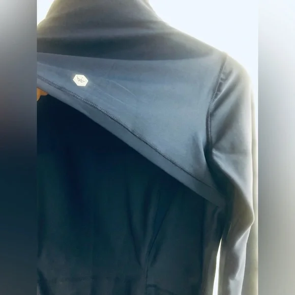 NWOT Athletic-wear “Active Queens” Navy Running Jacket - Picture 12 of 14